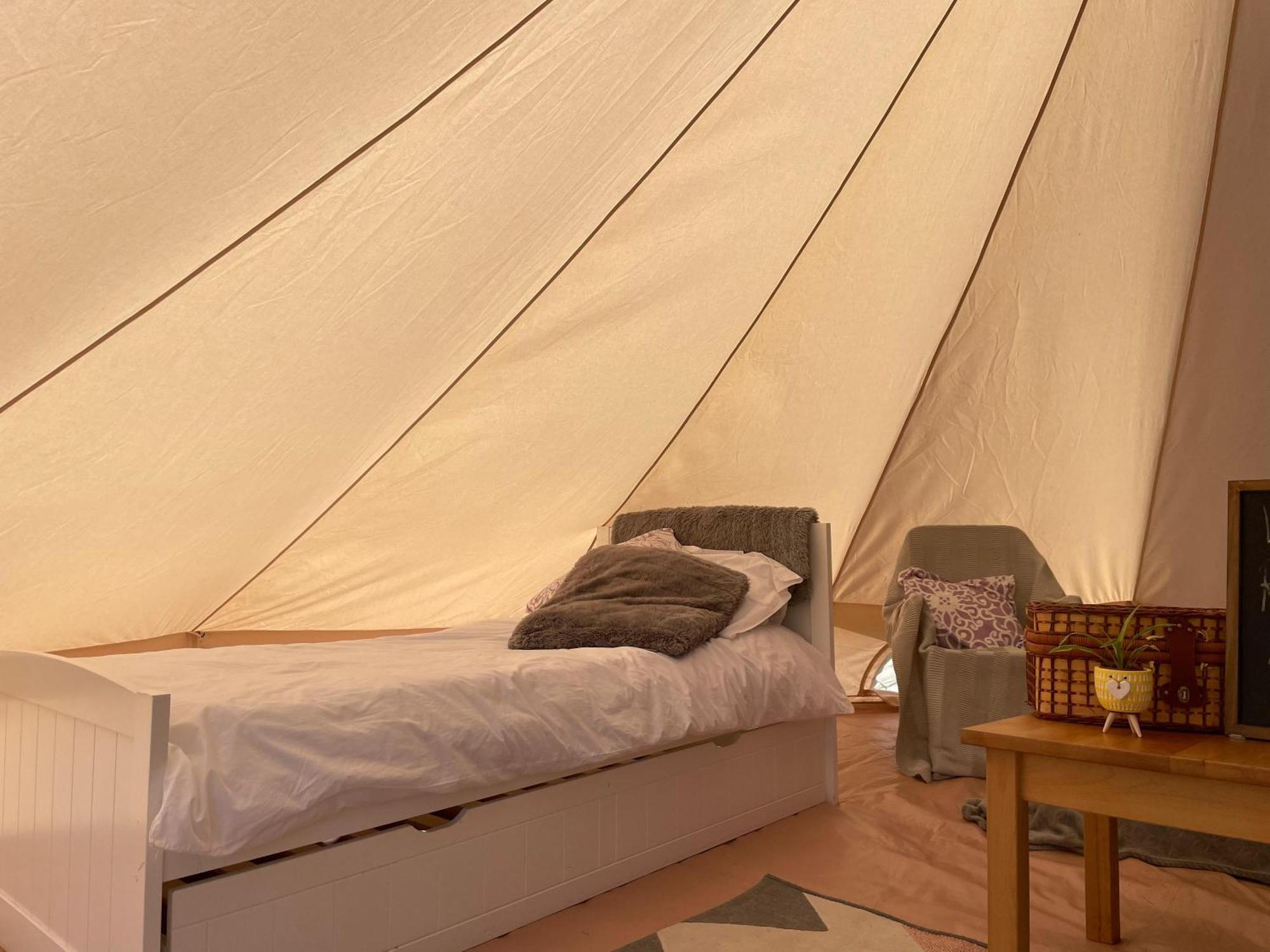Trevena Cross Glamping & Camping Хелстон Экстерьер фото