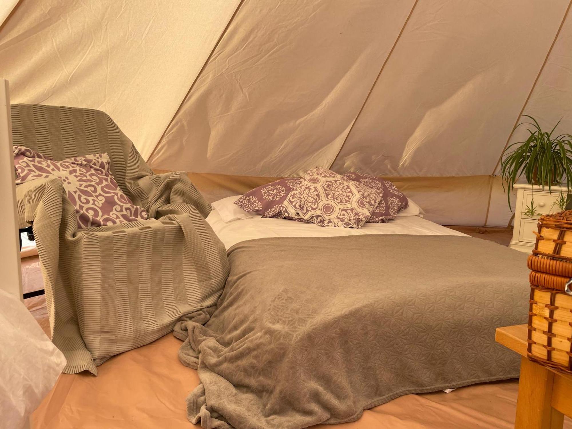 Trevena Cross Glamping & Camping Хелстон Экстерьер фото